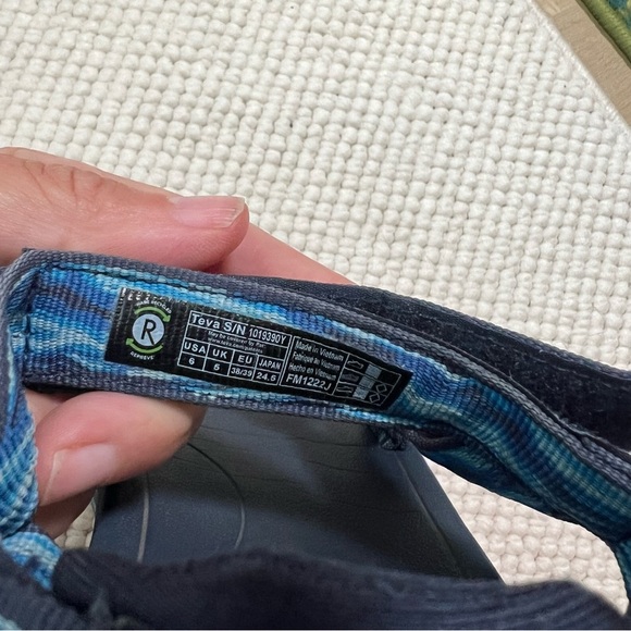 Teva Original Universal Sandals Blue Wave Pattern Women’s Size 8 Men’s Size 6 - Picture 6 of 8